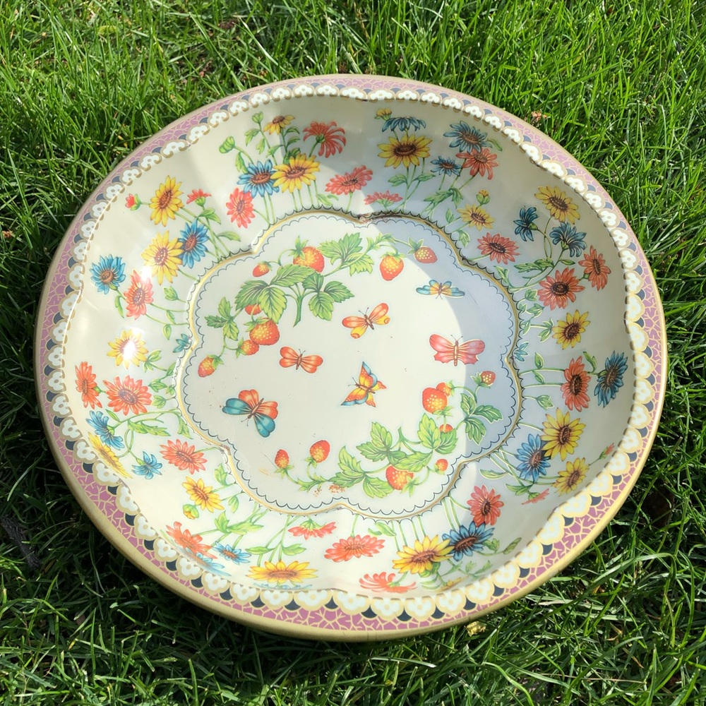 Vintage DAHER Decorated Tin Bowl